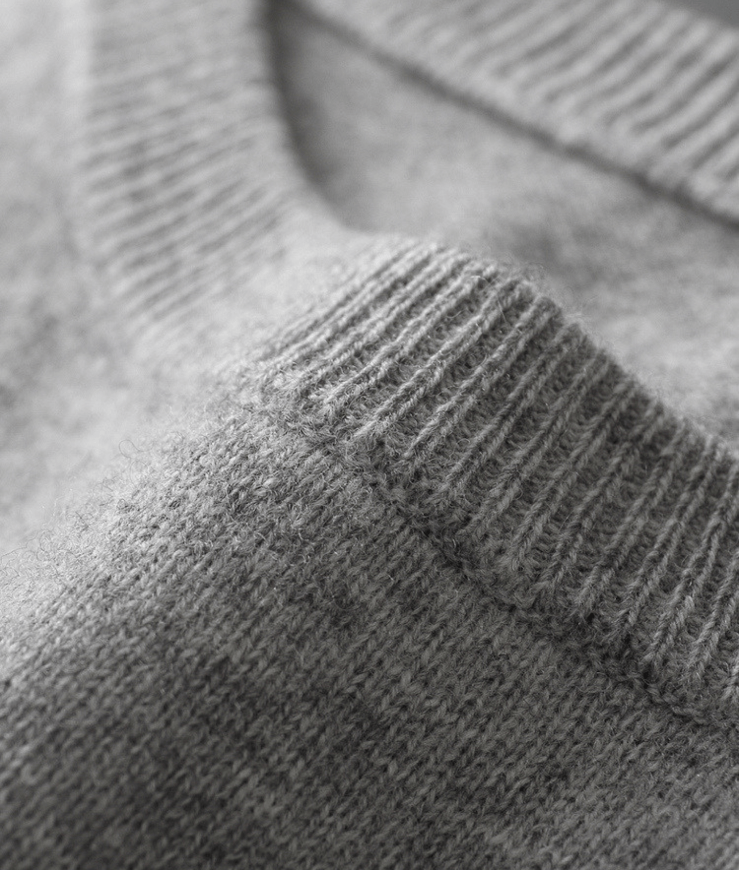 KNITTED SWEATER - Black