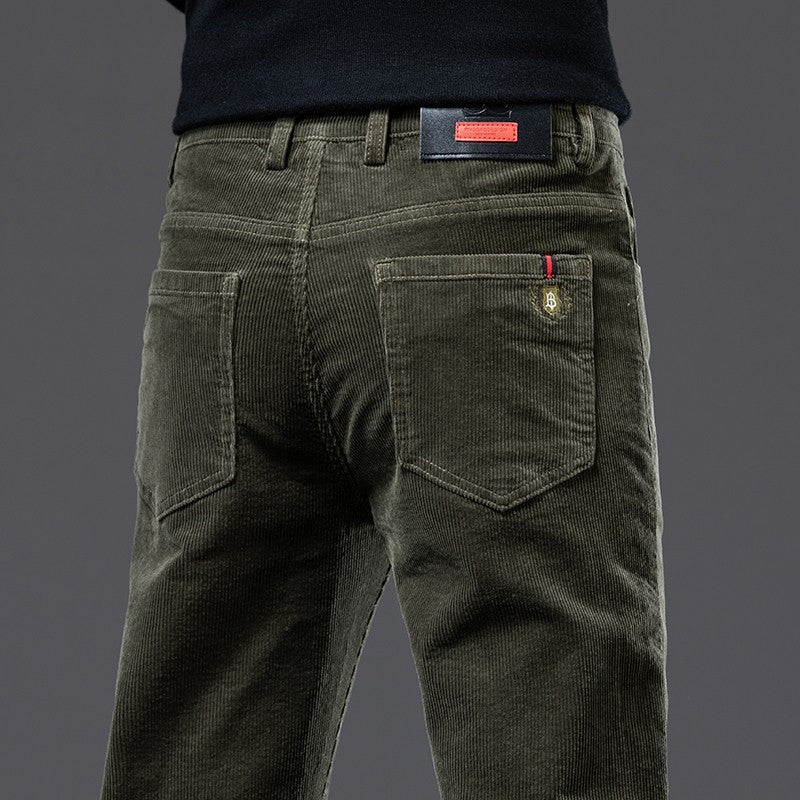 Smalpassade herrjeans med stretch för sommaren