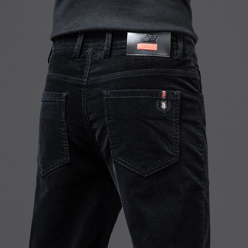 Smalpassade herrjeans med stretch för sommaren