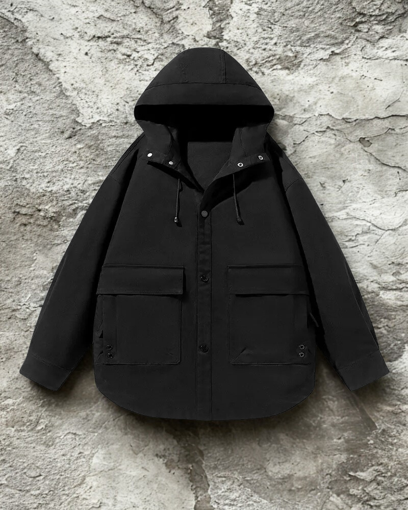 Herrjacka med Huva – Oversize Passform – Slitstarkt Tyg – Flera Fickor – Tryckknappar