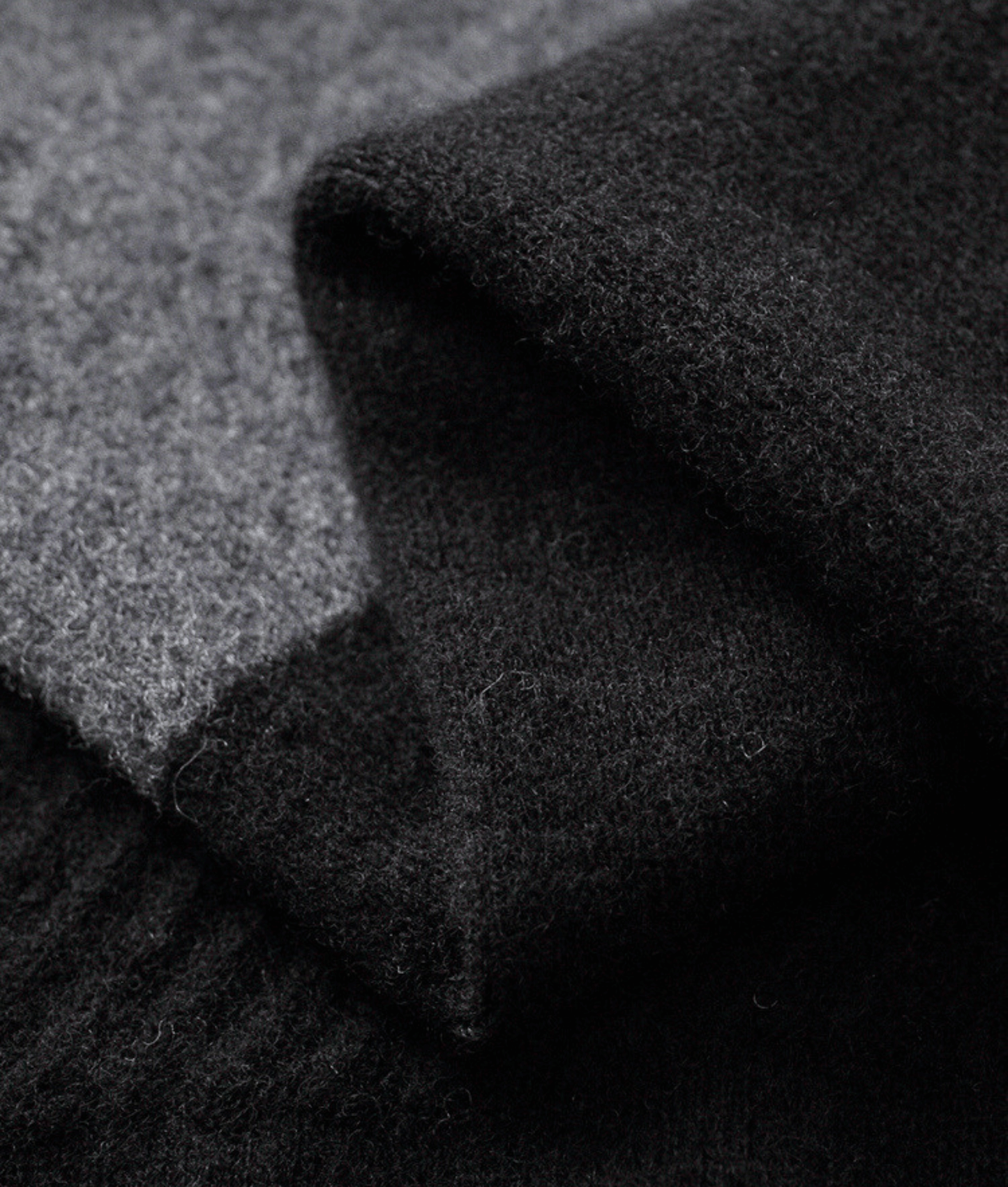 KNITTED SWEATER - Black