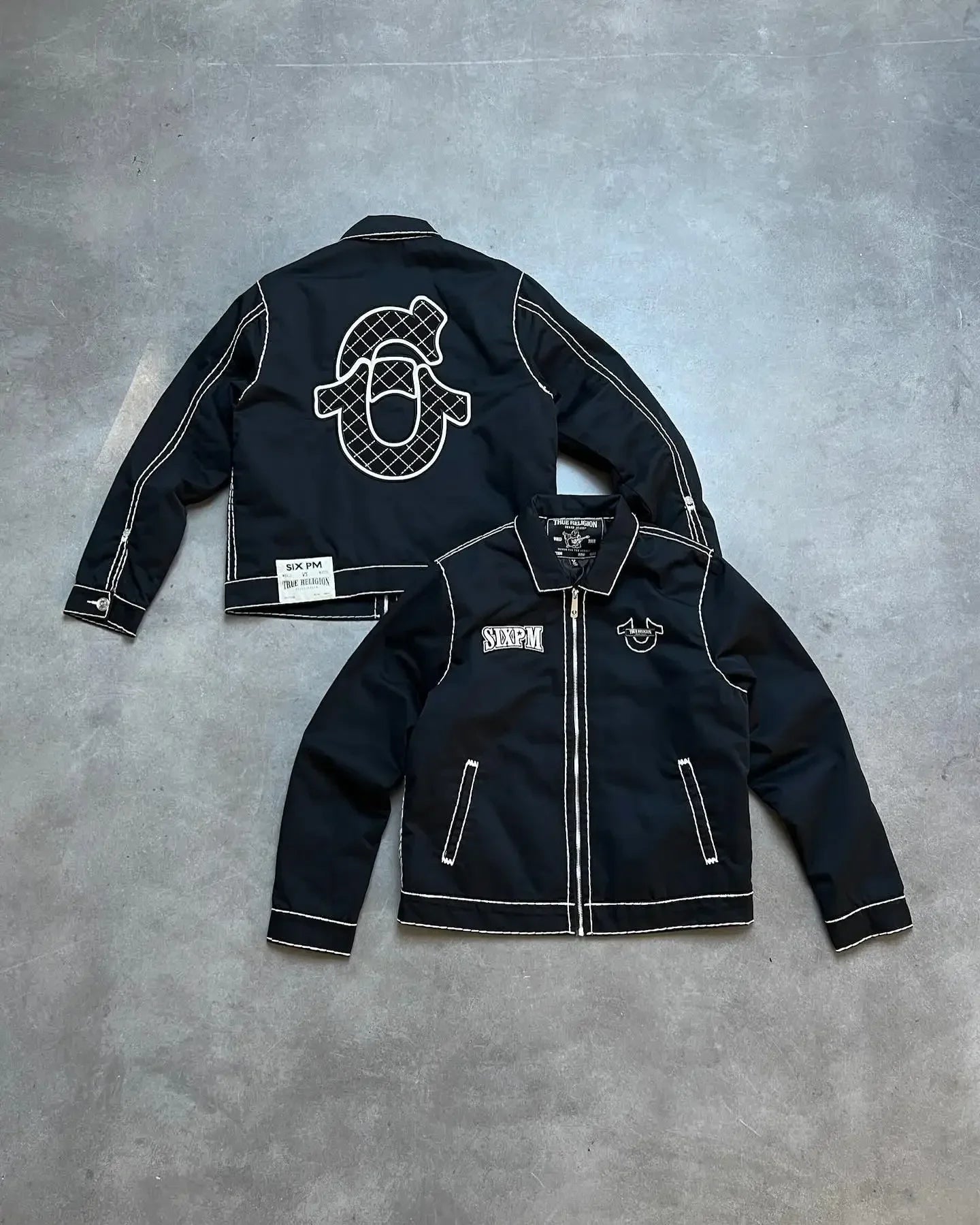 Retro Y2K denimjacka med läder, broderade bokstäver, motorcykelstil, tjock herrjacka