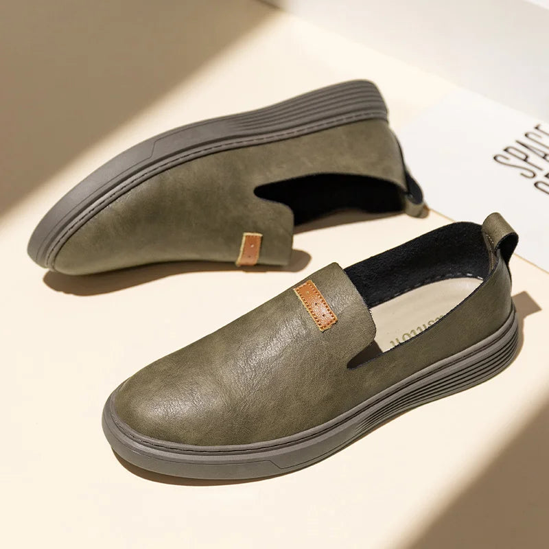 Herrmokasiner – Låg profil – Slip-on design – Mjuk flexibel komfortsula