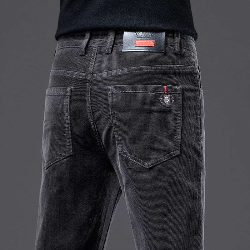 Smalpassade herrjeans med stretch för sommaren